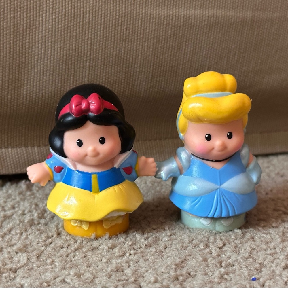 Fisher Price Disney’s Little People Cinderella & Snow White Figurines